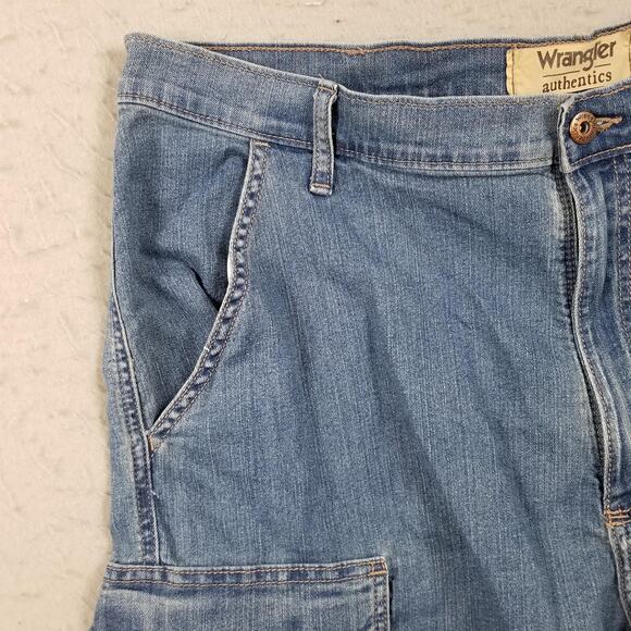 Wrangler Authentics Shorts Mens 38 Blue Denim Cargo Stretch Utility Pockets - Picture 2 of 15